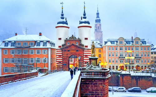 Barocke Altstadt von Heidelberg im Winter