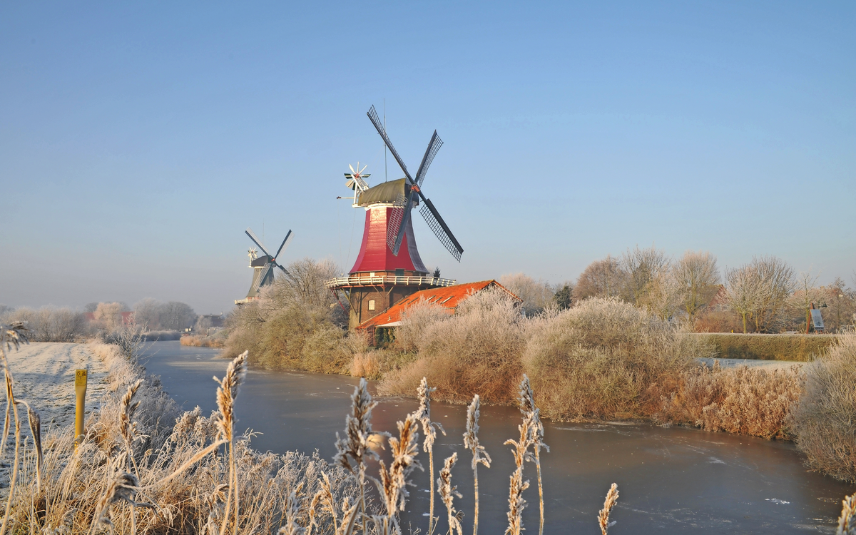 Greetsieler Zwillingsmühlen im Winter