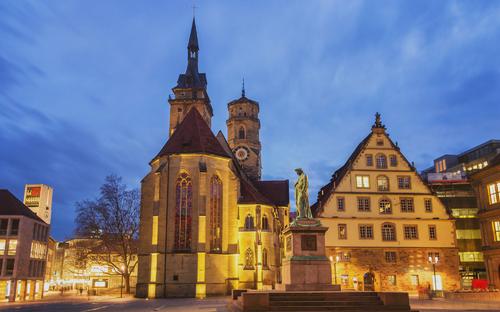 Schillerplatz bei Nacht in Stuttgart