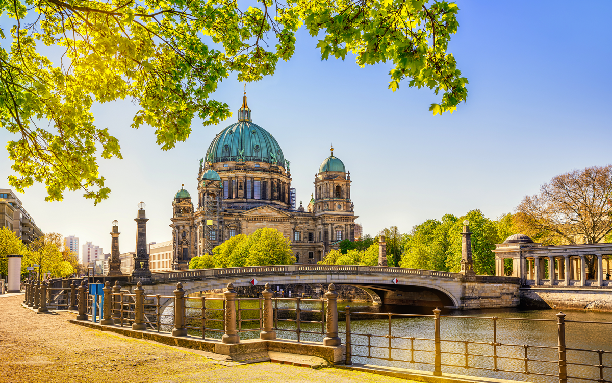 Berliner Dom im Sommer