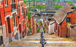 Montagne de Bueren, eine Treppe mit 374 Stufen in Lüttich, Belgien