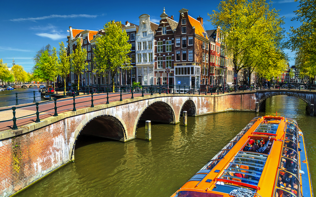 Amsterdamer Grachten in den Niederlanden