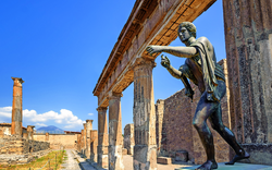 Ruinen des Apollo Tempels in Pompeji