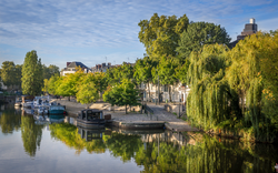der Fluss Erdre fließt durch Nantes