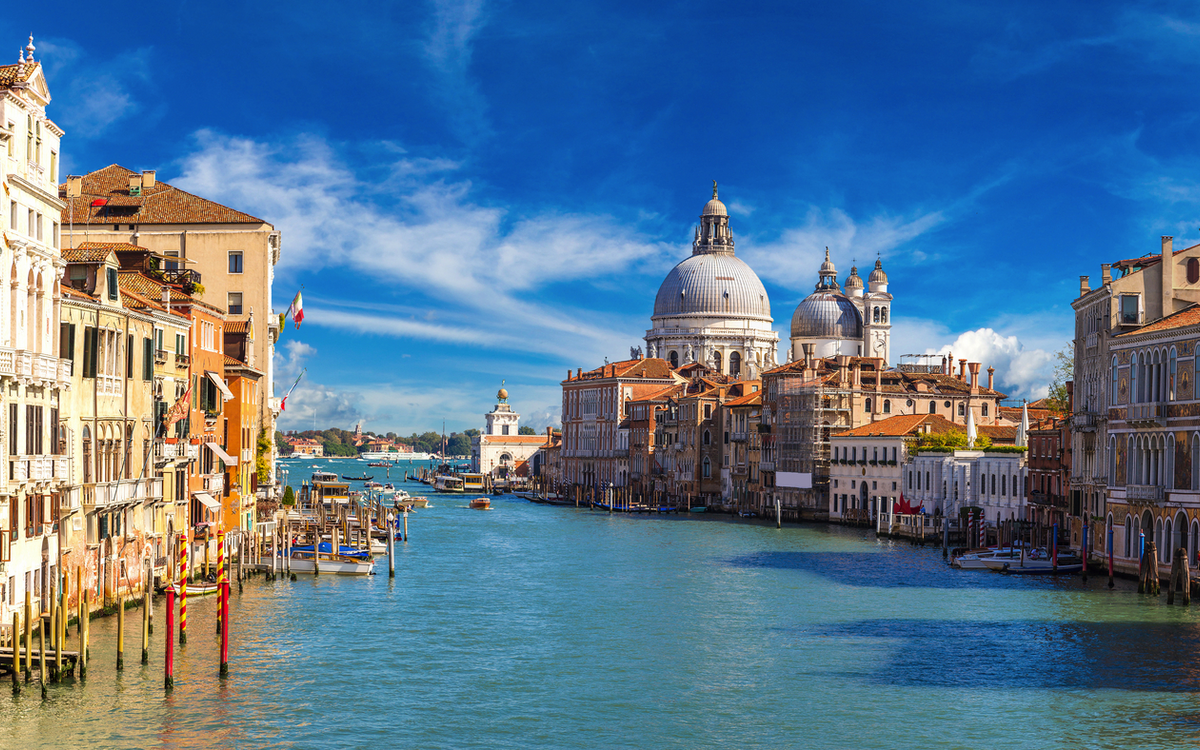 Canal Grande mit Basilica di Santa Maria della Salute bei Sonnenuntergang, Venedig