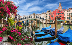 Rialto Brücke in Venedig