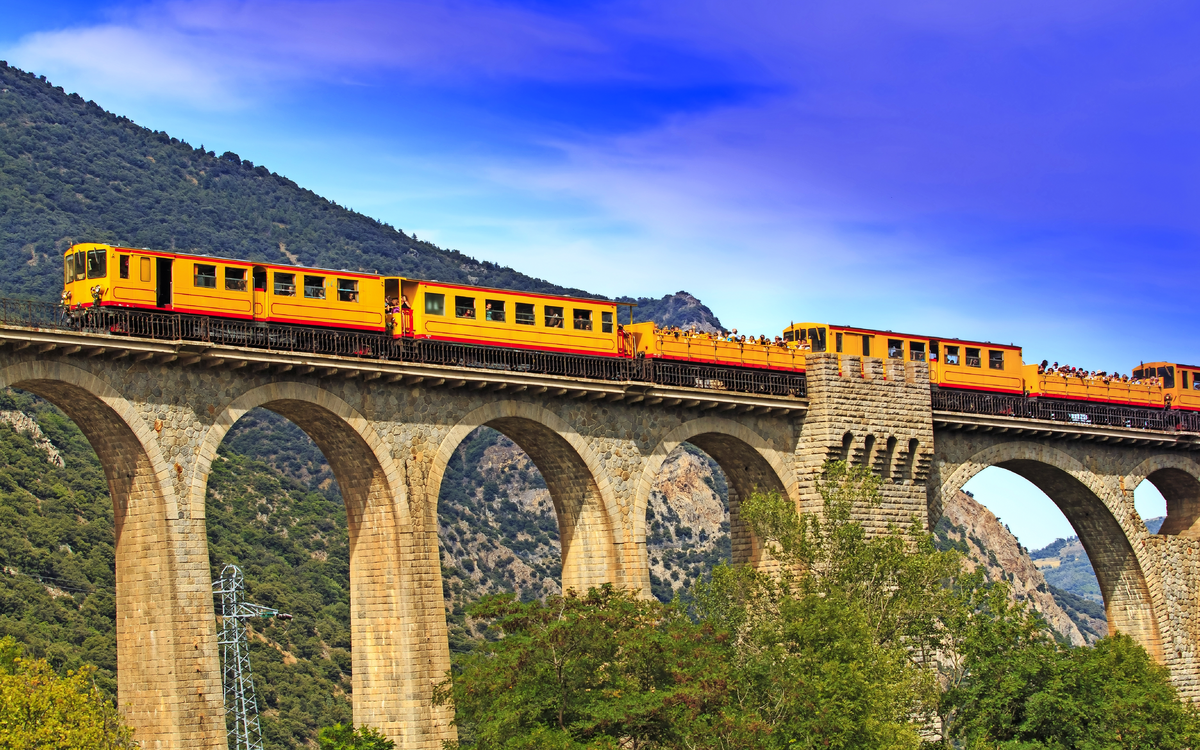 Petit train jaune in den französischen Pyrenäen