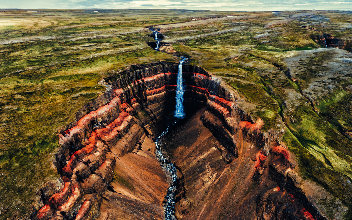Hengifoss-Wasserfall - der vierthöchste Wasserfall Islands
