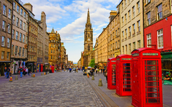 Blick auf die Straße von Edinburgh