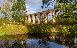 Avon Viaduct nahe Linlithgow - die längste Kanalbrücke in Schottland 
