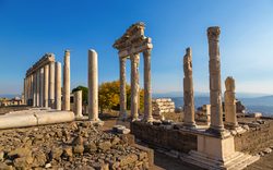 Trajaneum - ein auf der höchsten Stelle der Akropolis von Pergamon errichteter Tempel