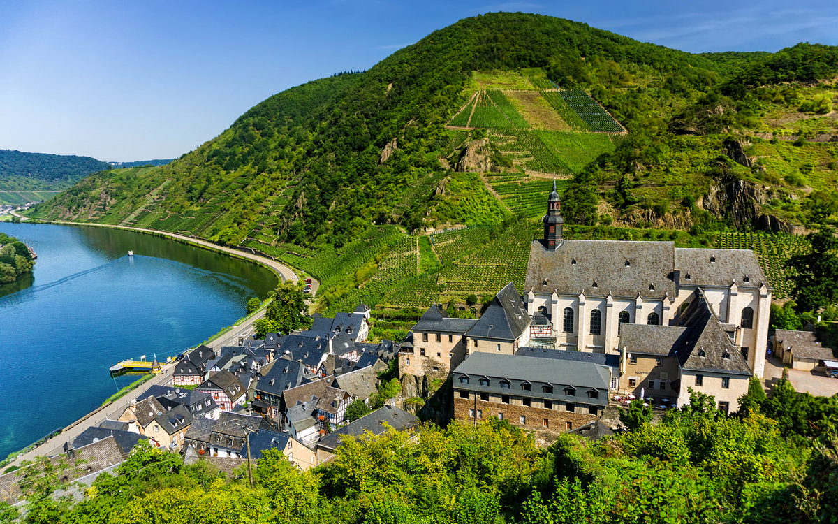 Luftaufnahme von Beilstein von der Burg Metternich, Deutschland