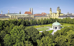 Hofgarten in München & Theatinerkirche