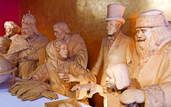 Figuren verschiedener Geschichtsepochen aus Marzipan modelliert