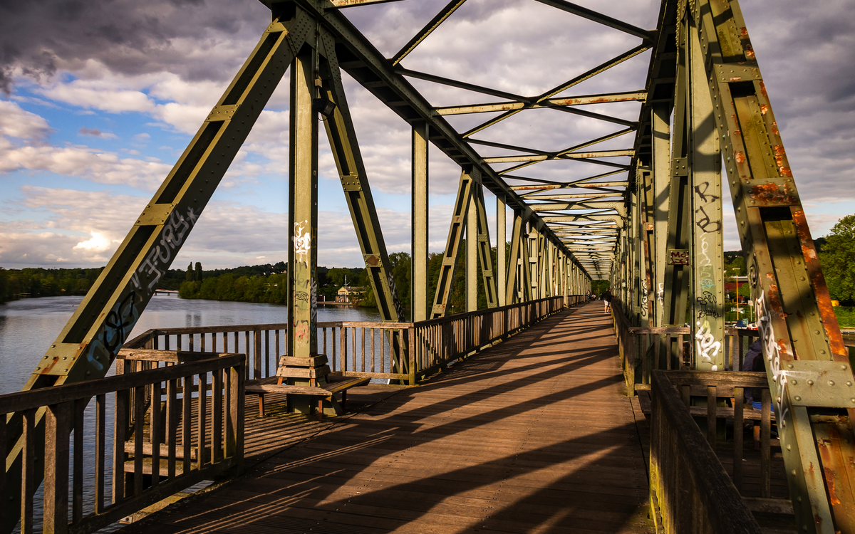 Brücke über die Ruhr am Baldeneysee