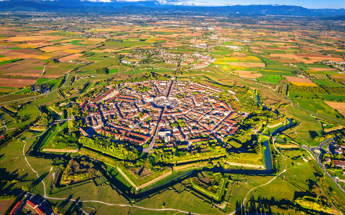 Luftbild von Palmanovas sternförmiger Stadtmauer