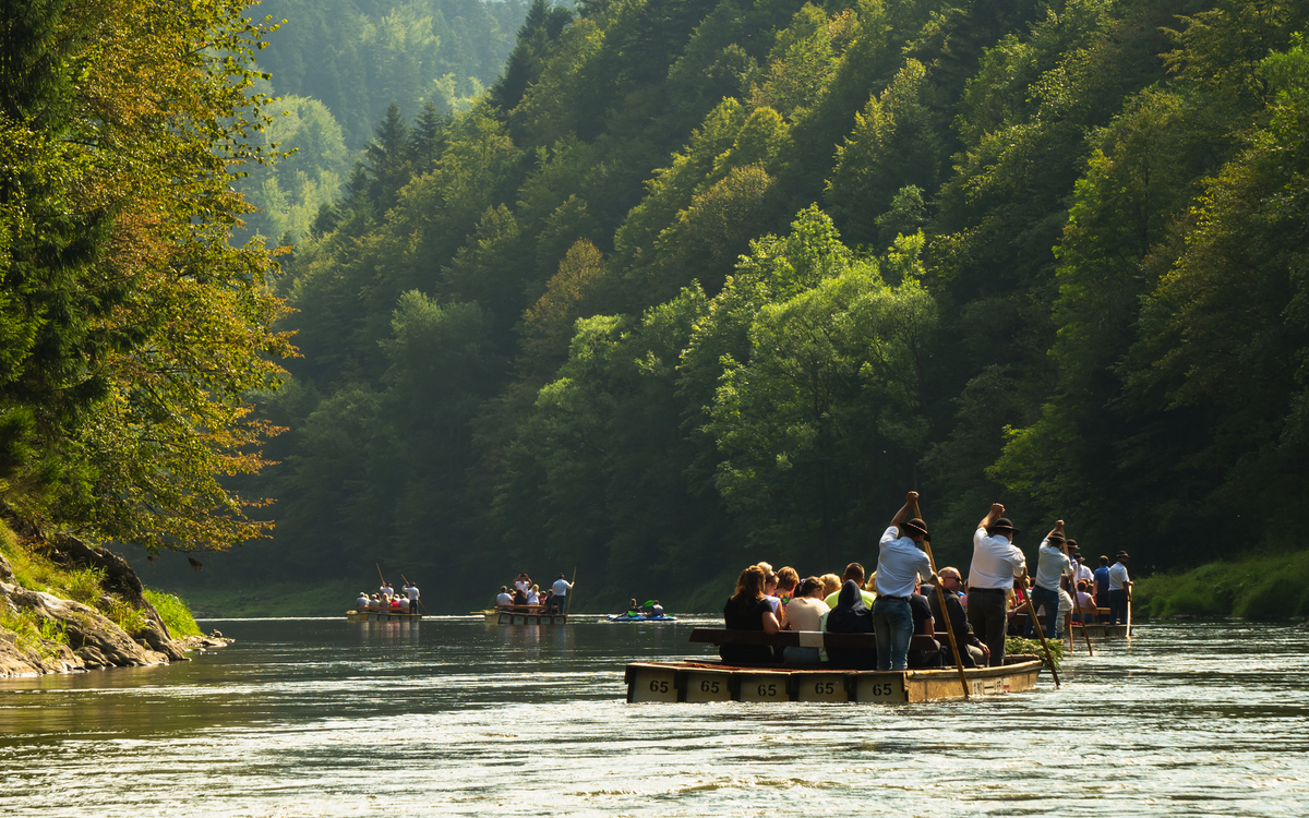 Holzflöße in der Dunajec-Schlucht