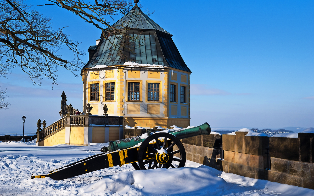 Schlowinterliche Festung Königstein im Elbsandsteingebirge, Deutschland