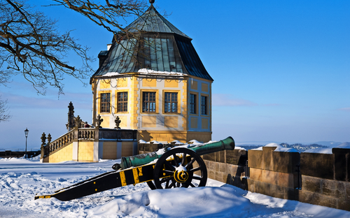 Schlowinterliche Festung Königstein im Elbsandsteingebirge, Deutschland